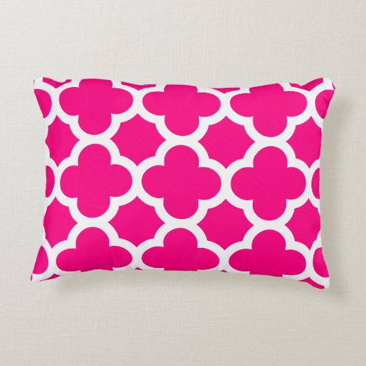 クラシックなクローバーのアクセントの枕-ショッキングピンク アクセントクッション (裏面)