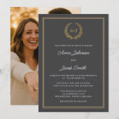 クラシックなグレーの月桂樹の花輪のモノグラム、エレガントな写真 招待状 (正面/裏面)