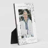 クラシックなグレーの花の葬儀　愛する人の写真 フォトプラーク (側面)