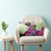 クラシックなコテージの庭の花のばら色のアジサイのシャクヤク ランバークッション (椅子)