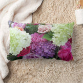 クラシックなコテージの庭の花のばら色のアジサイのシャクヤク ランバークッション (ブランケット)