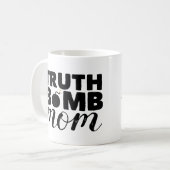 クラシックなコーヒー・マグの真実の爆弾のお母さんの文字のロゴ コーヒーマグカップ (正面左)