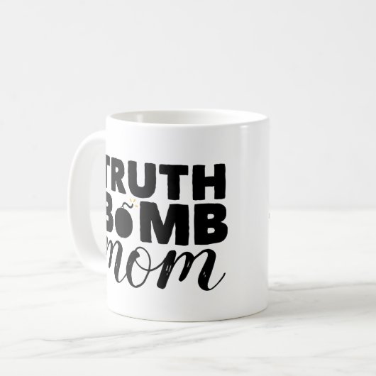 クラシックなコーヒー・マグの真実の爆弾のお母さんの文字のロゴ コーヒーマグカップ (正面左)