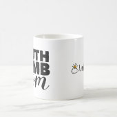 クラシックなコーヒー・マグの真実の爆弾のお母さんの文字のロゴ コーヒーマグカップ (中央)