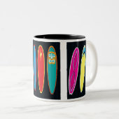 クラシックなサーフボード ツートーンマグカップ (正面右)