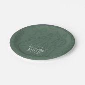 クラシックなセージグリーンの手描きウェディングスケッチアート ペーパープレート (アングル)