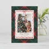 クラシックなチェック柄のクリスマスフォトカード　赤いリボン付き シーズンカード (スタンド正面)