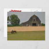 クラシックなトラクター及び納屋の郵便はがき インビテーションポストカード (正面/裏面)