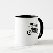 クラシックなバイクもしくは自転車に乗る人の生命はオートバイとよりよいです マグカップ (正面右)