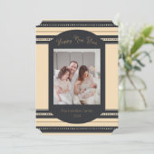 クラシックなブラックゴールドのスクリプト年賀状 招待状 (スタンド正面)