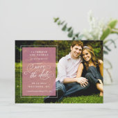 クラシックなホワイトとピンクのエレガントなスクリプトウェディング セーブザデート (スタンド正面)