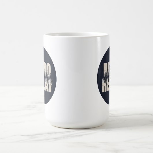 クラシックなレトロの再演のコーヒー・マグ コーヒーマグカップ (中央)