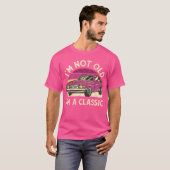 クラシックなヴィンテージカーを愛する女性 Tシャツ (正面フル)