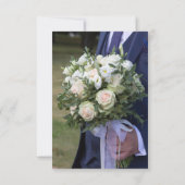 クラシックな写真の新郎がブーケを持つ結婚式の招待状 招待状 (裏面)