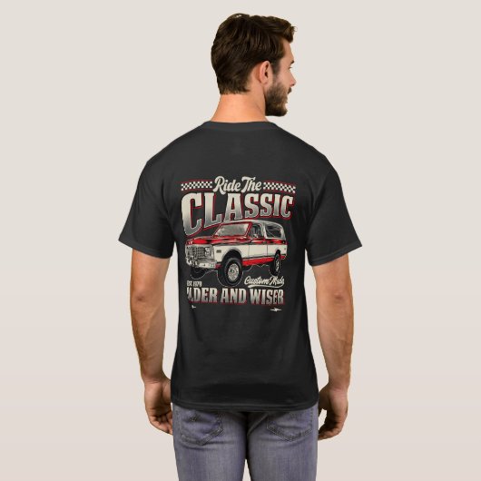 クラシックな四輪駆動トラックに乗りましょう Tシャツ (裏面フル)