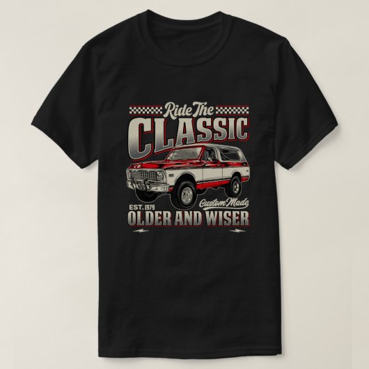 クラシックな四輪駆動トラックに乗りましょう Tシャツ (デザイン正面)