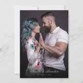 クラシックな本物のセージグリーンのカリグラフィーと写真の結婚式 招待状 (裏面)