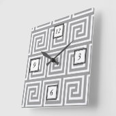 クラシックな灰色および白いギリシャの主パターン スクエア壁時計 (傾斜)