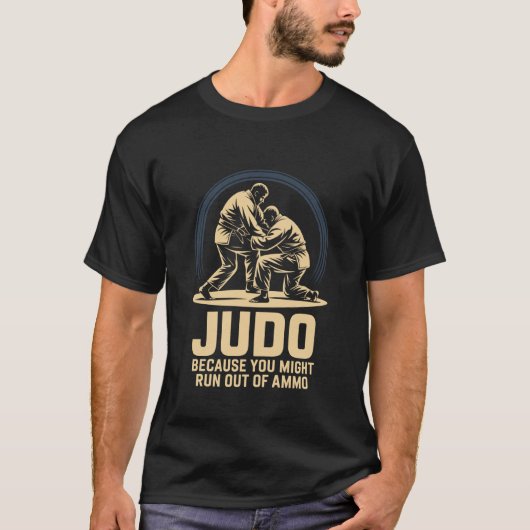 クラシックな空手家、弾薬切れ寸前 Tシャツ (正面)