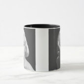 クラシックな美しい マグカップ (中央)