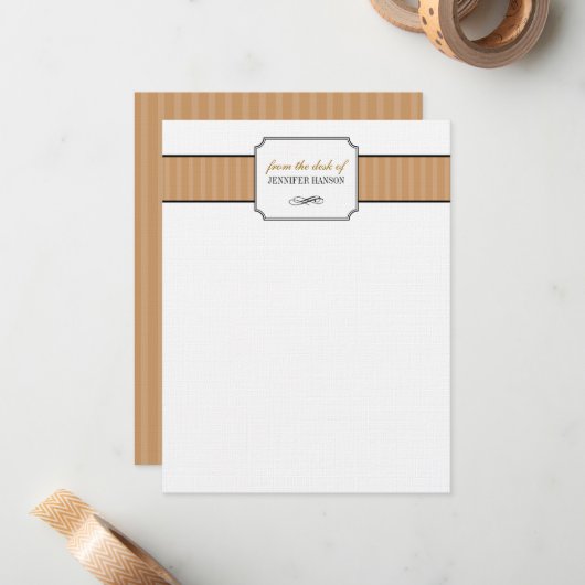クラシックな茶色のストライプが文房具の机から ノートカード (正面/裏面インサイチュ)