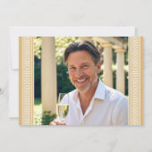 クラシックな誕生日パーティーのカスタム年齢写真ゴールド 招待状 (裏面)