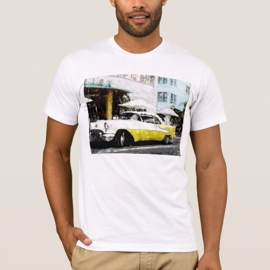 クラシックな車によって変えられる写真のTシャツ Tシャツ (正面)