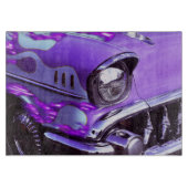 クラシックな車: 燃えるようなフードが付いているシボレー カッティングボード (正面)