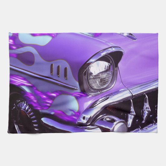 クラシックな車: 燃えるようなフードが付いているシボレー キッチンタオル (横)