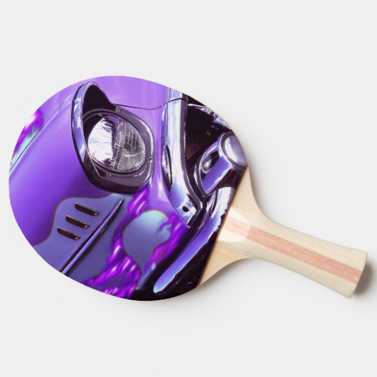 クラシックな車: 燃えるようなフードが付いているシボレー 卓球ラケット (横)