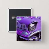 クラシックな車: 燃えるようなフードが付いているシボレー 缶バッジ (正面&裏面)