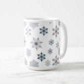 クラシックな雪の結晶のシルエット柄 クリスマス コーヒーマグカップ (正面右)