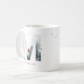 クラシックな雪景色のクリスマス モノグラムM コーヒーマグカップ (正面左)