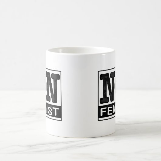 クラシックな非男女同権主義のロゴ コーヒーマグカップ (中央)