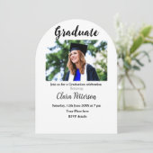 クラシックな黒と白のクラスを追加する卒業年度の学校卒業 招待状 (スタンド正面)