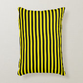 クラシックな黒と黄色のストライプ アクセントクッション (正面(垂直))