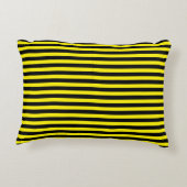 クラシックな黒と黄色のストライプ アクセントクッション (裏面)