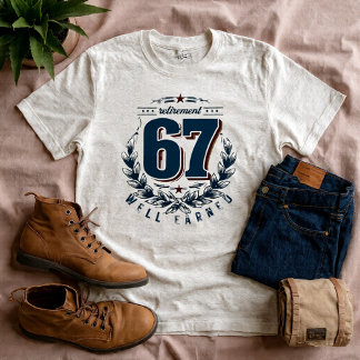 クラシックな67歳の退職Tシャツ – ビンテージバッジスタイル トライブレンドＴシャツ