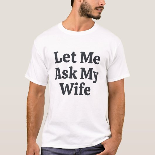 クラシックな「妻に聞いてみます」結婚生活のユーモア Tシャツ (正面)