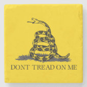 クラシックイエロー ガズデン旗 Don't Tread on Me ストーンコースター (正面)