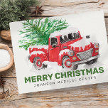 クラシックウォーターカラーレッドトラッククリスマスホリデー ポストカード<br><div class="desc">クリスマスパインの木と水色の赤いトラック。クラシッククリスマスデザイン。ビジネスロゴの追加このカードは、特に医療従事者が休暇に顧客を送るために使用する。利用可能： http://www.zazzle.com/selectpartysupplies</div>