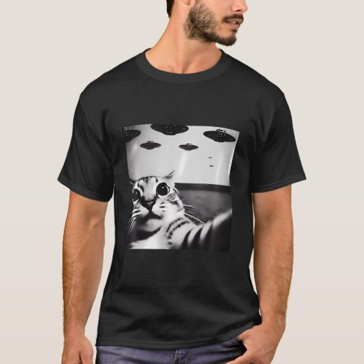 クラシックエイリアンおもしろいキャットUFO Tシャツ (正面)