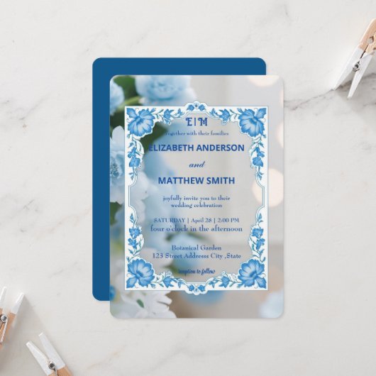 クラシックエレガンススクリプトモノグラム結婚フラワーズ 招待状 (正面/裏面インサイチュ)