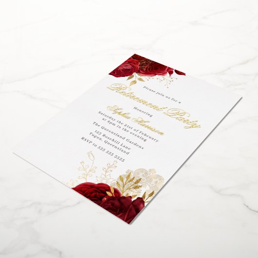 クラシックエレガントレッドローズリタイアメントパーティーゴールデン 箔招待状 (回転した状態)
