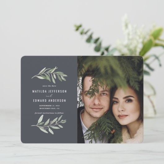 クラシックオリーブの枝の葉の写真結婚セージ 案内状 (スタンド正面)