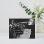 クラシックカメラを押す ポストカード (スタンド正面)