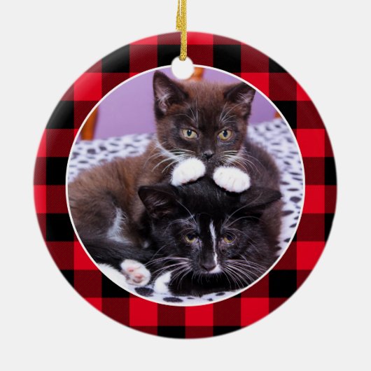 クラシッククリスティーレッド・バッファロー・プレイド家族の写真 セラミックオーナメント (裏面)