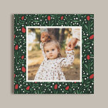 クラシッククリスマスフローラフレーム写真 キャンバスプリント<br><div class="desc">クラシックに手書きのフローラと緑のパターン、赤伝統的色、緑、アイボリーのクリスマスカラーを背景にカスタム(濃い緑で表示)。アイボリー色のフレームは、背景に対して写真を目立たせる。美しい装飾は、あなたの外観は、素朴な、コテージコンテンポラリー、農家の家の伝統的場合でも、どの家に適してモダン。</div>