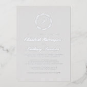 クラシックシルバーモノグラムリーススクリプトグレイ結婚ズ 箔招待状 (正面)