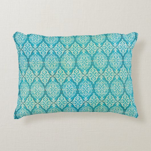 クラシックティール(緑がかった色)パターン(の模様が)ある アクセントクッション (正面)
